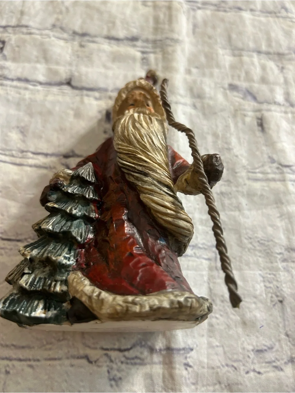 CHRISTMAS (2007) SANTA CLAUS-COUNTRY OLD FASHION FIGURINE CHRISTMAS TREE & STICK